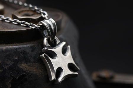 【MAD CULT】Cold Cross Charm