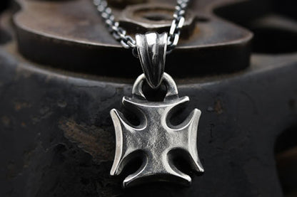 【MAD CULT】Cold Cross Charm