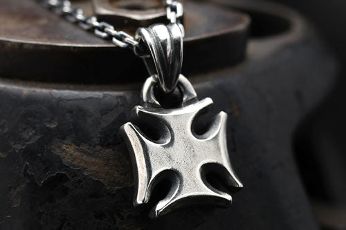 【MAD CULT】Cold Cross Charm