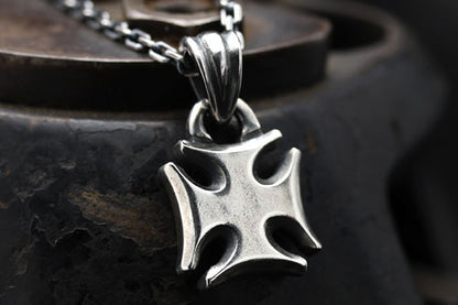 【MAD CULT】Cold Cross Charm