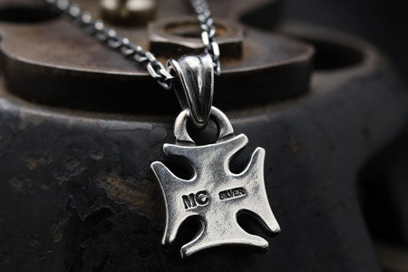【MAD CULT】Cold Cross Charm